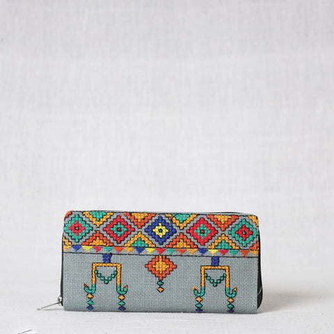 jute embroidery clutch