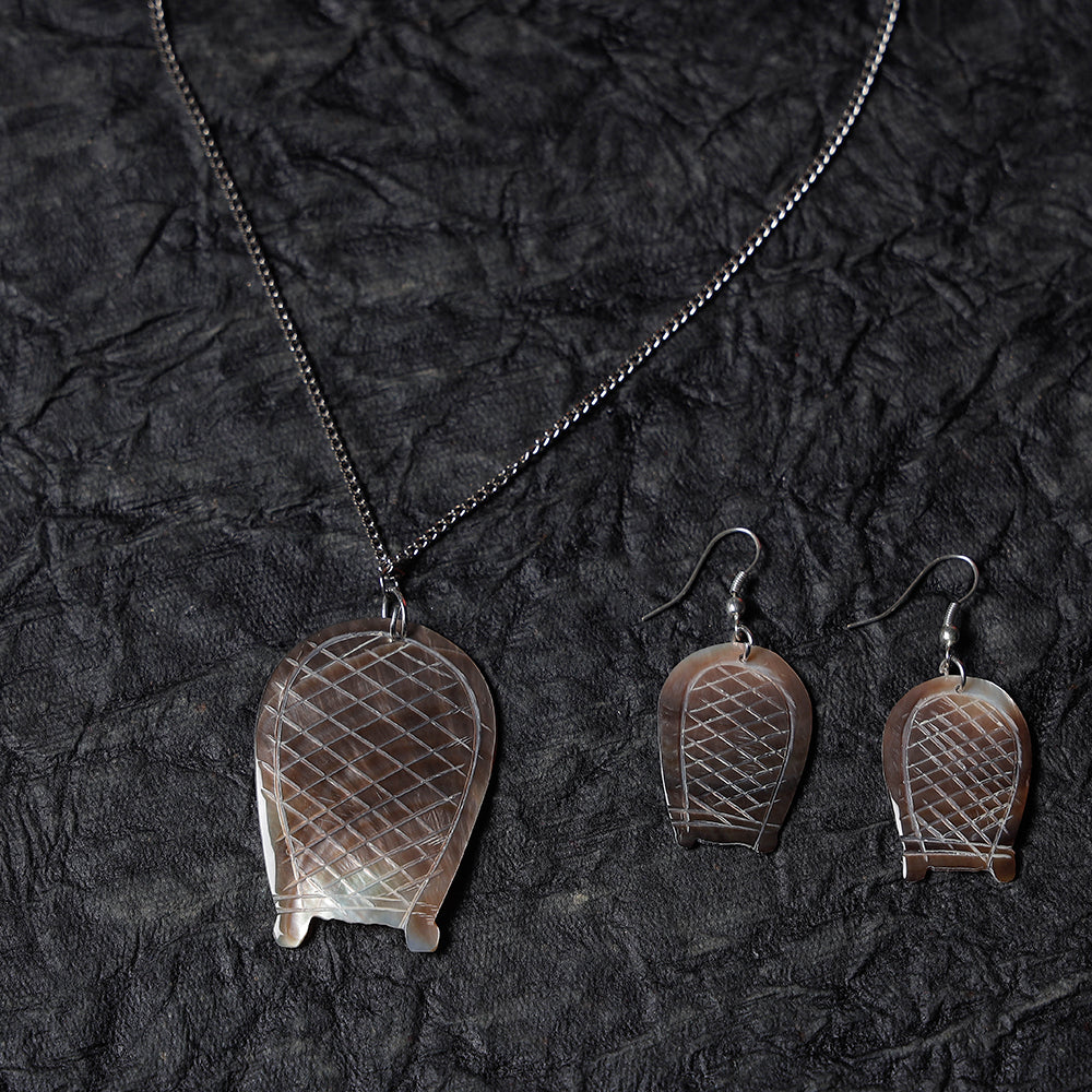 Handcrafted Seashell Necklace Set