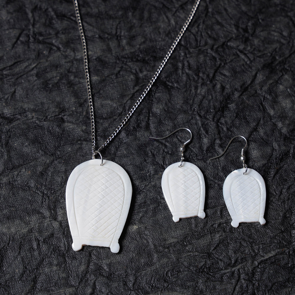 Handcrafted Seashell Necklace Set