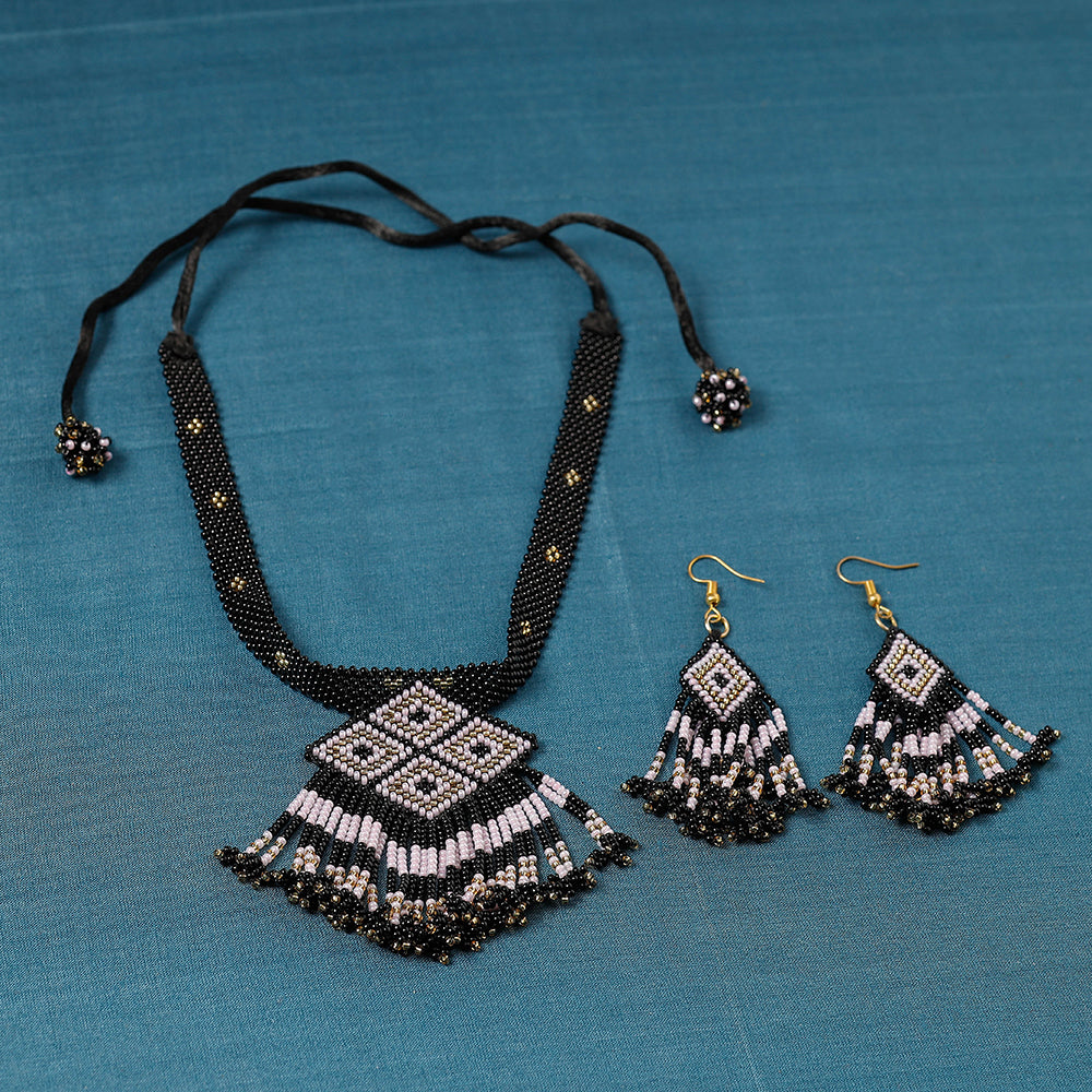 beadwork necklace set