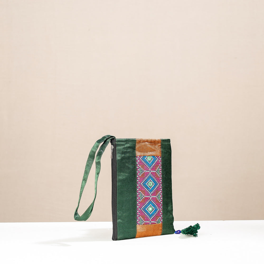 embroidery mobile pouch