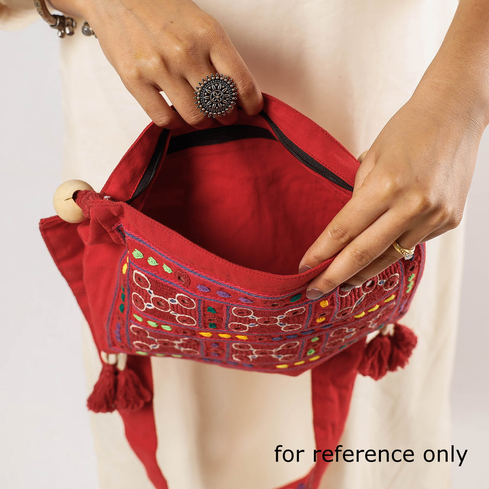 embroidery sling bag 