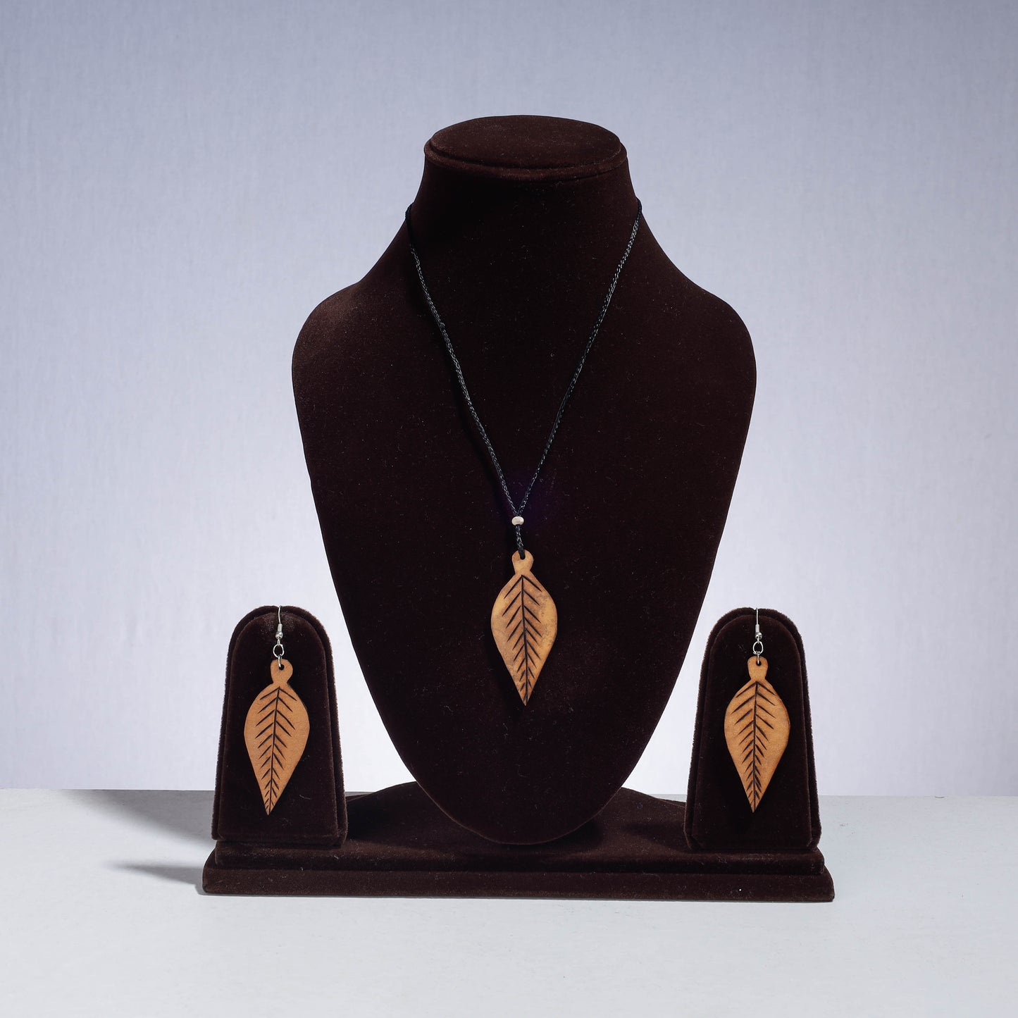 Tuma Craft Hand Carved Dried Bottle Gourd Necklace Set