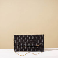 printed sling clutch