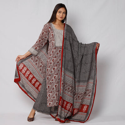 Red - - Bagh Block Printed Cotton Kurta with Palazzo & Dupatta Set