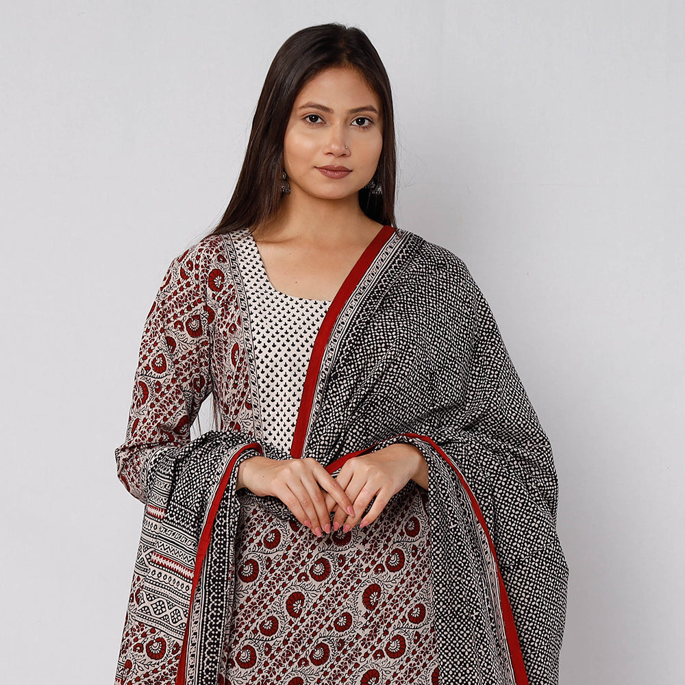 Red - - Bagh Block Printed Cotton Kurta with Palazzo & Dupatta Set