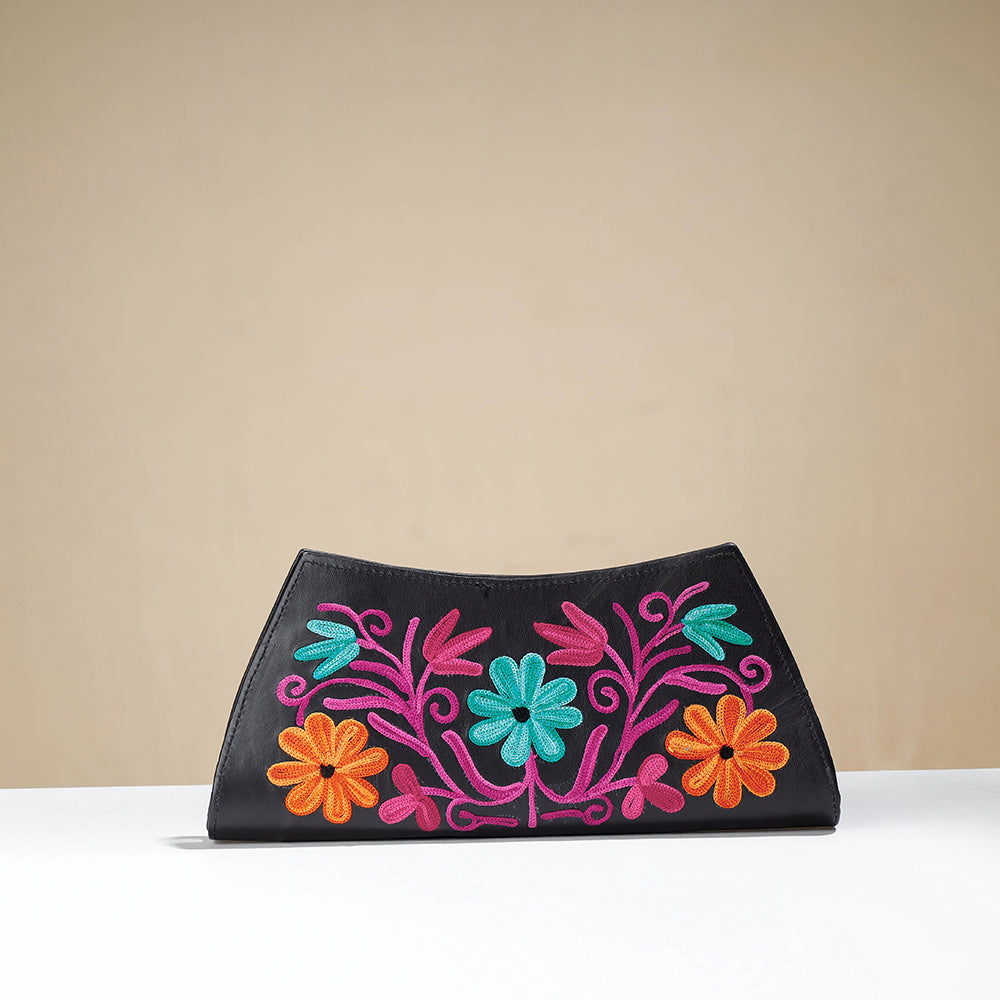 embroidery clutch 