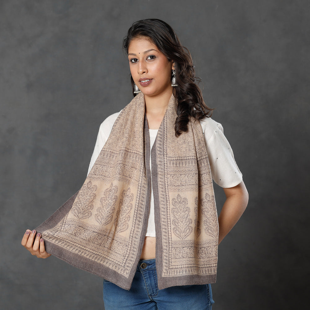 bagh woolen muffler