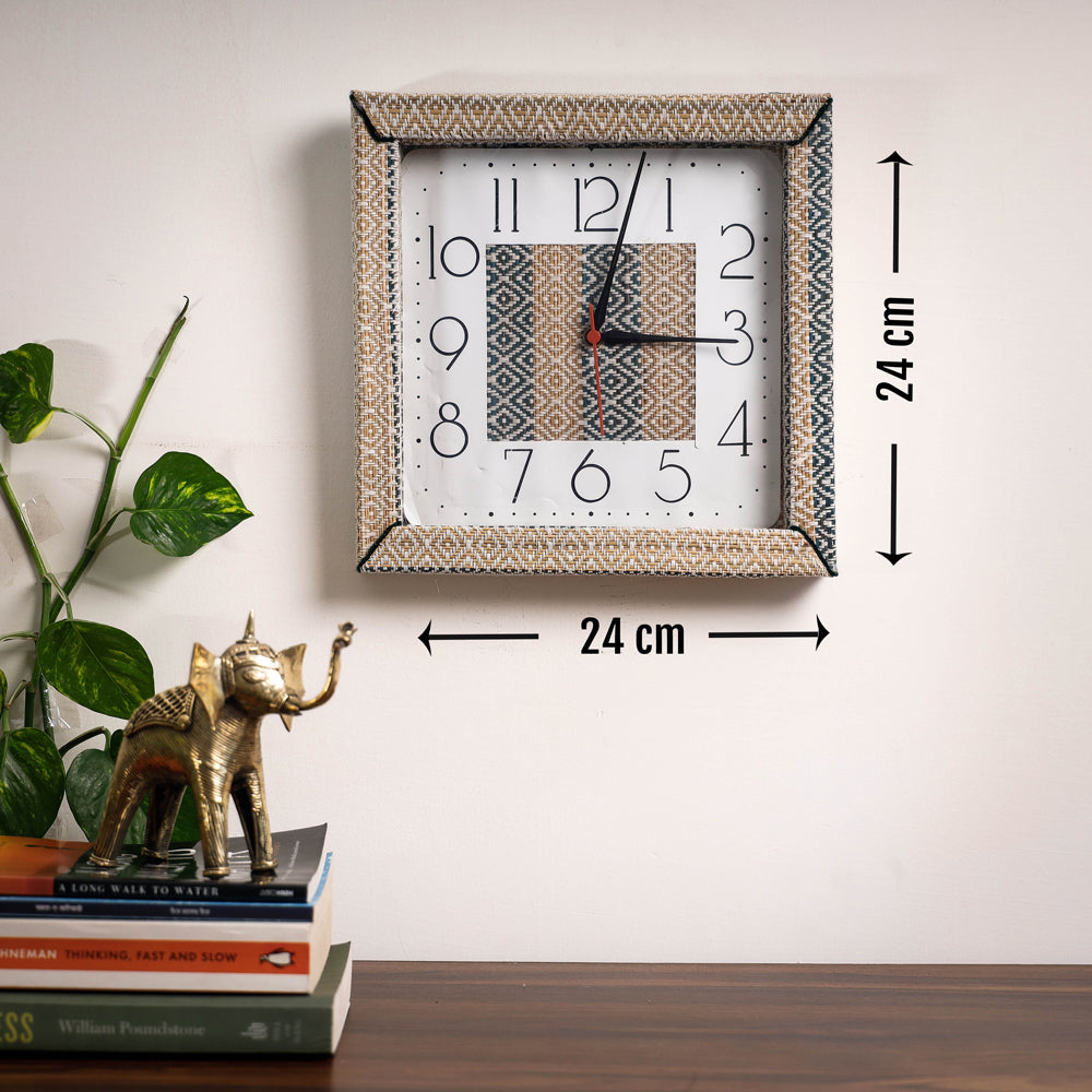 Handcrafted Madur Grass Wall Clock (10 x 10 in)