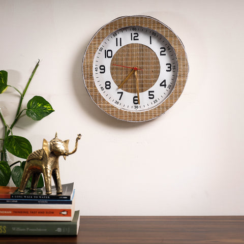 Handcrafted Madur Grass Wall Clock (10 x 10 in)