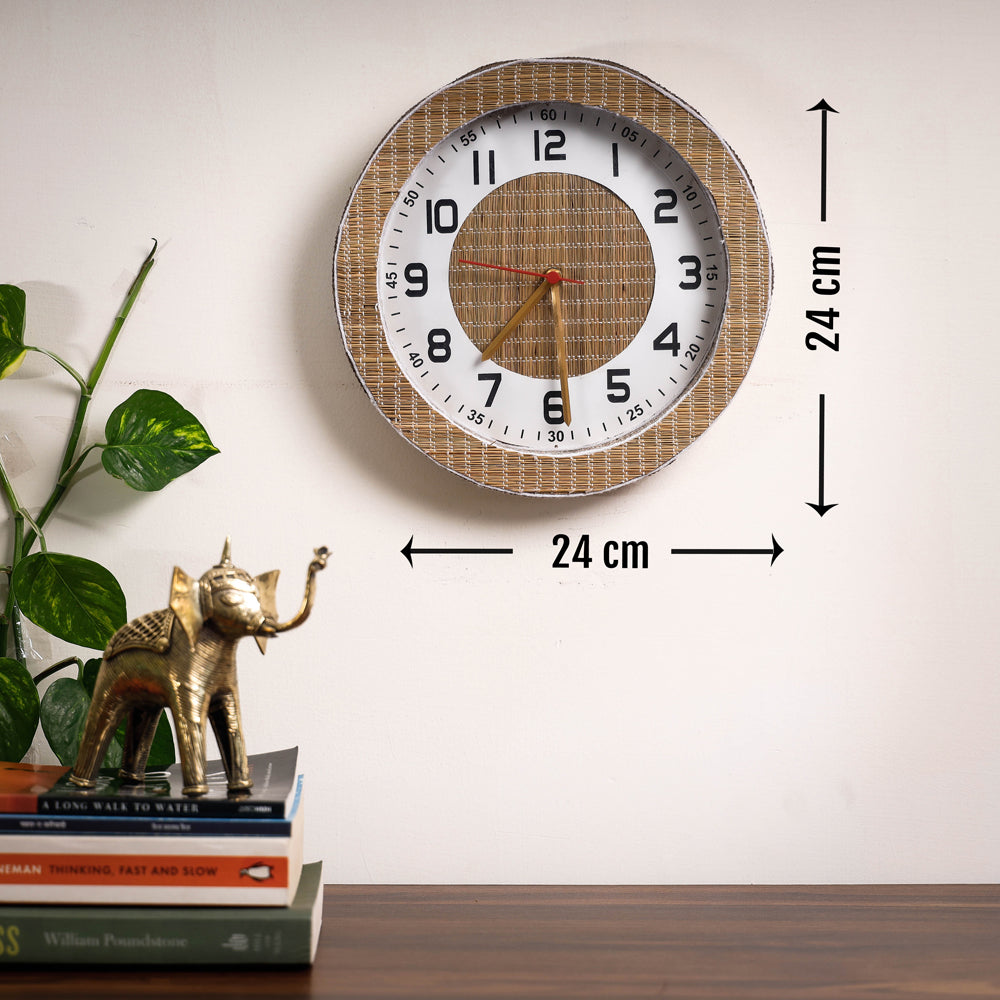 Handcrafted Madur Grass Wall Clock (10 x 10 in)