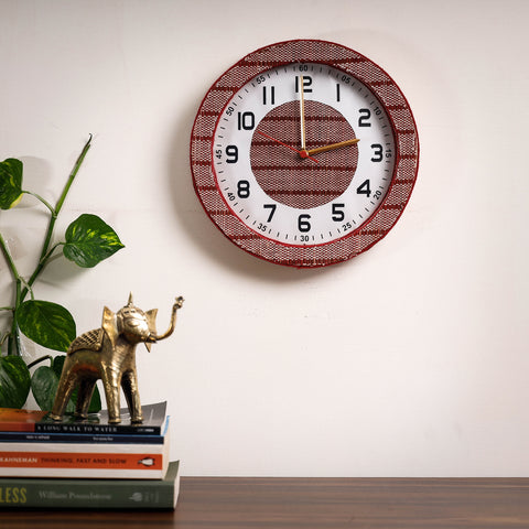 Handcrafted Madur Grass Wall Clock (10 x 10 in)