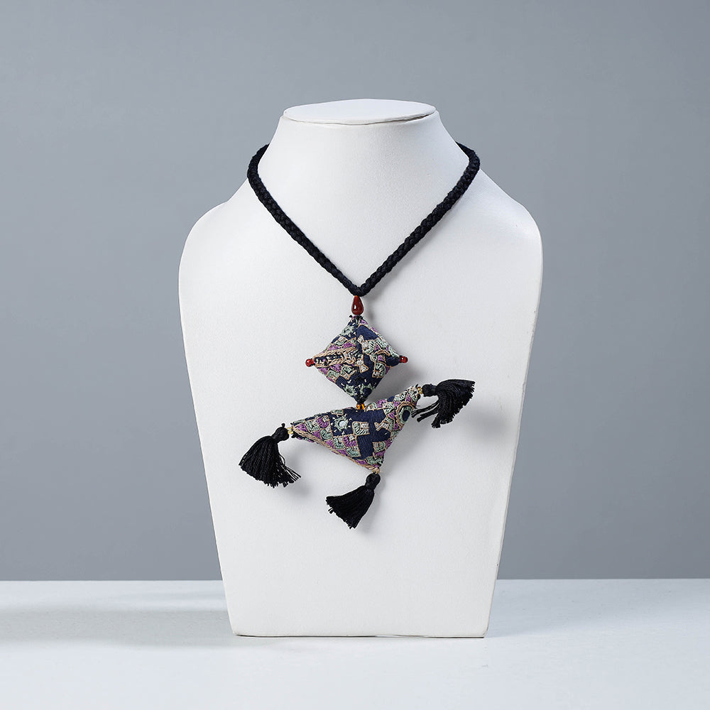 pakko embroidery necklace